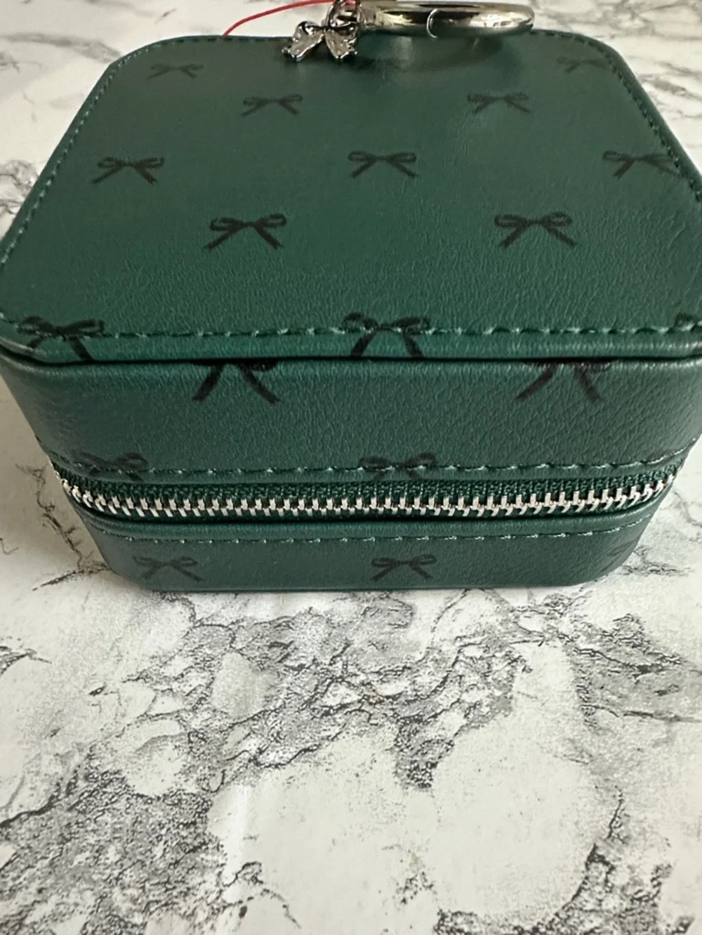 Cat & Jack Girl’s Bow Print Green Square Zip Jewelry Organizer Case